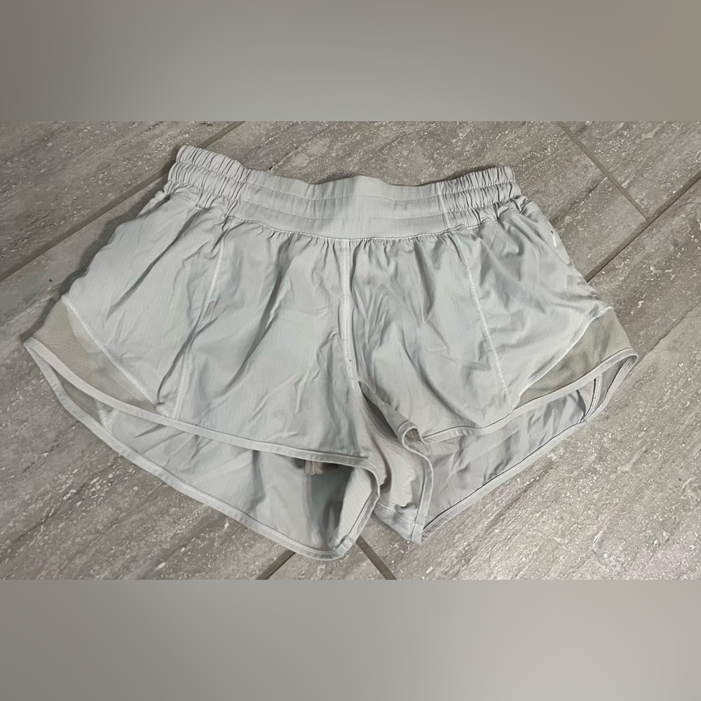 Lululemon 2.5 white/ light gray shorts